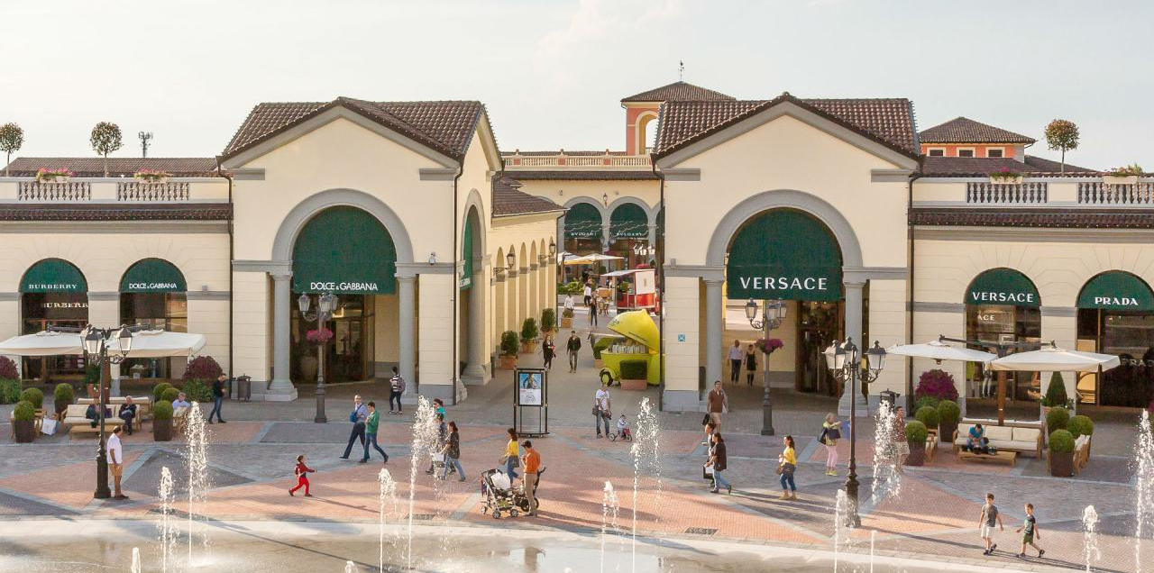 Serravalle Outlet Village main plaza